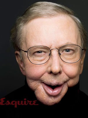 Capa de uma edição de fevereiro de 2010 da revista 'Esquire' mostra o crítico Roger Ebert após a cirurgia que lhe tirou o queixo (Foto: Divulgação/Esquire)