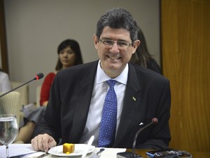 O ministro Joaquim Levy, durante café da manhã com jornalistas nesta sexta-feira (18) (Foto: Elza Fiúza/Agência Brasil)