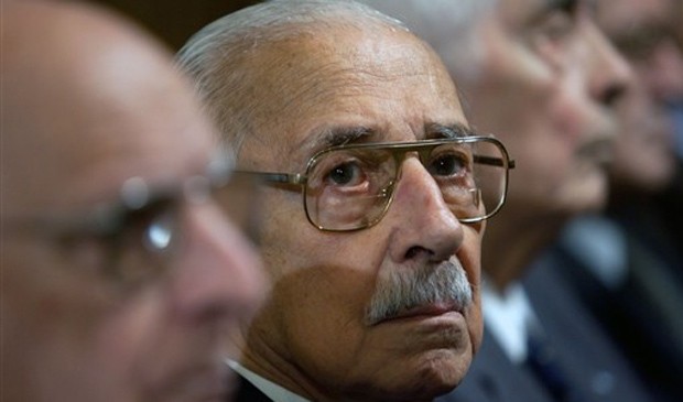 O ex-ditador argentino Jorge Rafael Videla, durante julgamento pela morte de 31 prisioneiros políticos em Córdoba, na Argentina, nesta terça (21) Argentina (Foto: Diego Lima / AFP)