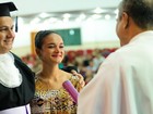 Filha se emociona e chora durante formatura do pai de 49 anos no AC