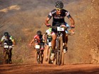 Trilhão de bicicleta reúne amadores e profissionais em Varginha, MG