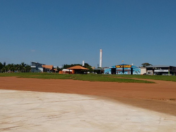 Paraquedista decolou no Centro Nacional de Paraquedismo, em Boituva (Foto: Bruno Casteletto/ TV TEM)