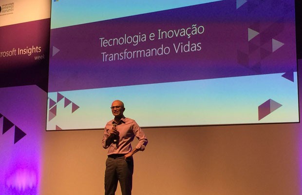 Presidente-executivo da Microsoft, Satya Nadella, fala a estudantes em São Paulo. (Foto: Helton Simões Gomes/G1)