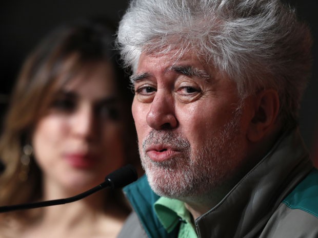 O cineasta espanhol Pedro Almodóvar durante coletiva nesta terça-feira (17) para divulgar o filme 'Julieta', que disputa a Palma de Ouro no Festival de Cannes 2016 (Foto: Laurent Emmanuel/AFP)