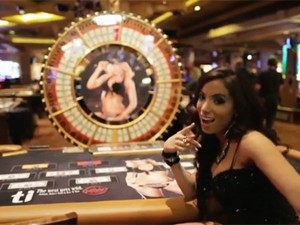 Anitta grava clipe em cassino de Las Vegas (Foto: Divulgação)