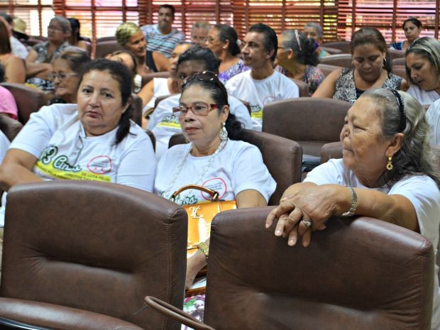 Ex-hanseníanos participaram de sessão na Aleac para lançamento da Semana Estadual de Combate à Hanseníase (Foto: Aline Nascimento/G1)