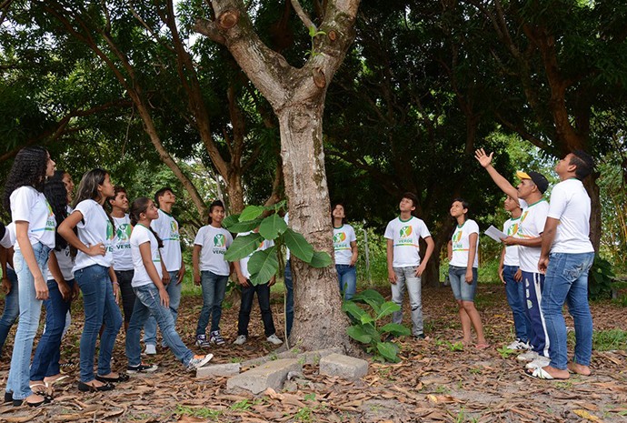 Participantes do projeto 'Dedo Verde' discutiram sobre natureza em uma aula de campo 