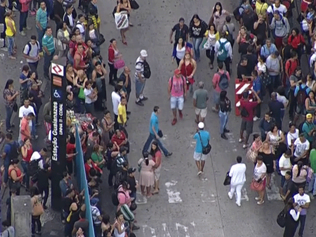 Suspeita de bomba fecha estação da CPTM e lota ruas da Zona Leste (Foto: Reprodução TV Globo)