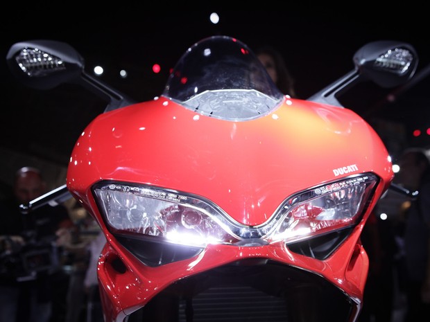 Vista frontal da Ducati 1299 Panigale no Salão Duas Rodas (Foto: Caio Kenji/G1)