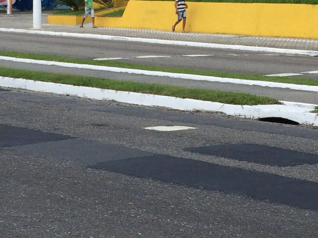 Local em que os criminosos passaram na avenida Martins Fontes, em Santos (Foto: Solange Freitas/TV Tribuna)