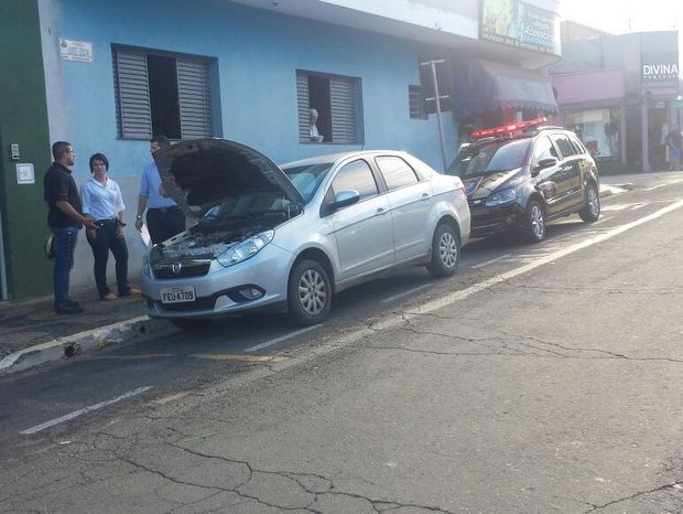 Apreensão de carros em Capivari (Foto: Tonny Machado/Raízes FM)