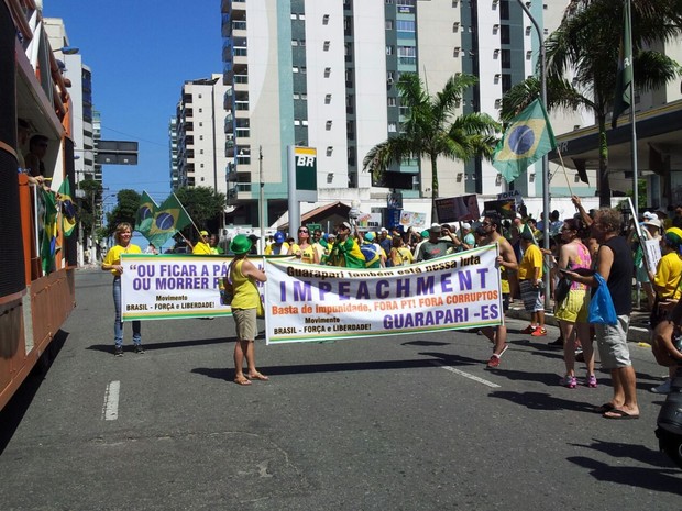 Manifestantes em Vila Velha, Espírito Santo (Foto: Manoela Albuquerque/ G1)