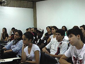 Alunos do cursinho na sala de aula da Unesp de Araraquara   (Foto: Renata Braga/Dlvulgação)