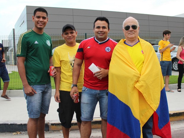 Colombiano  Roberto Diaz, de 70 anos, acredita que a seleção colombiana pode subir ao pódio (Foto: Ive Rylo / G1 AM)