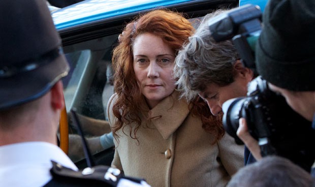 Rebekah Brooks chega ao tribunal nesta segunda-feira (28) em Londres (Foto: AFP)