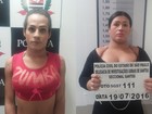 Travestis que davam 'mata-leão' para assaltar vítimas são presas em Santos