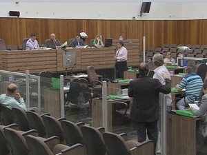 Vereadores aprovaram Orçamento 2016 com 9% aumento (Foto: Reprodução/ TV TEM)