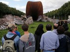 Escultura que lembra vagina é alvo de vandalismo pela 2ª vez na França