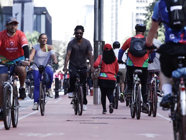 Movimento intenso na ciclovia da Avenida Paulista neste domingo (Foto: Caio Kenji/G1)