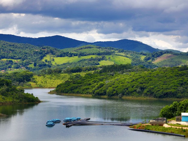 Vista aérea da Represa Atibainha, integrante do Sistema Cantareira, na cidade de Nazaré Paulista, no interior de São Paulo, no dia 5 de março (Foto: Luis Moura/WPP/Estadão Conteúdo)