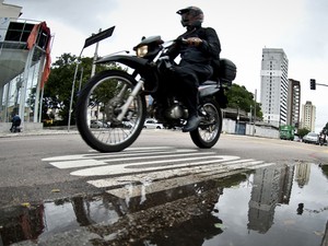 Moto com baú