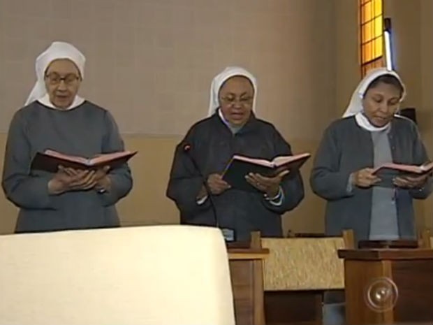 Freiras vão ganhar um tempo para assistir à televisão para acompanhar a passagem do Papa Francisco pelo país para a Jornada Mundial da Juventude (Foto: Reprodução/TV TEM)