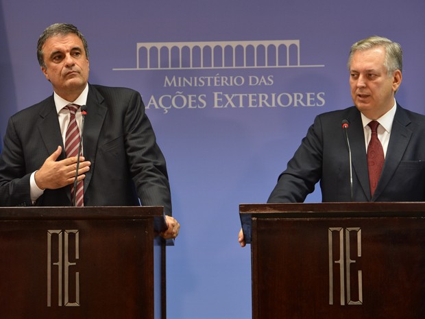 José Eduardo Cardozo (Justiça) e Luiz Figueiredo (Itamaraty) em coletiva sobre espionagem dos EUA (Foto: Valter Campanato/ABr)