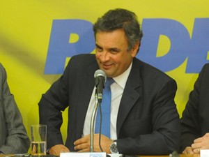 O presidente do PSDB, Aécio Neves, em entrevista à imprensa (Foto: Jose Cruz/ABr)