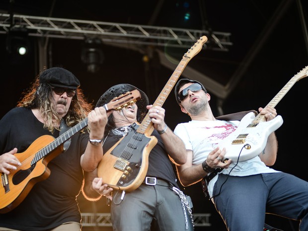 Os músicos Davi Moraes, seu pai, Moraes Moreira, e Pepeu Gomes durante show dos Novos Baianos no Rock in Rio (Foto: Luciano Oliveira/G1)