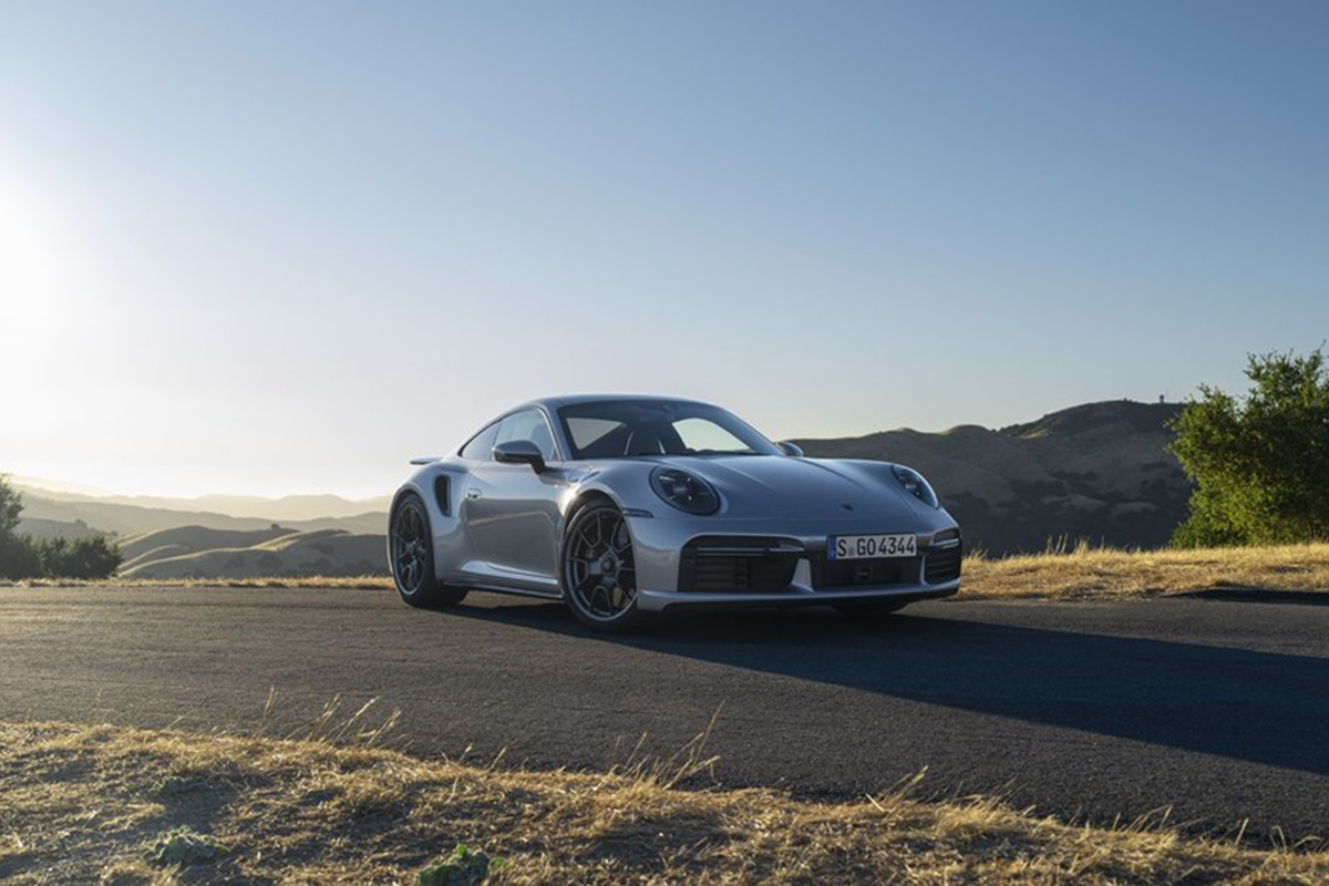 911 Turbo 50 Years內裝洋溢著 Turbo 的經典風華。向早期保時捷 911 Turbo 車型致敬。