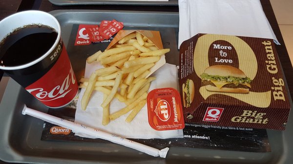 Photo of Quick - Bruxelles, BRU, BE. Giant Burger mit Pommes