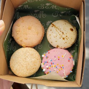 Assorted macarons. From top to bottom, left to right: mango sticky rice, vanilla latte, churro, strawberry milk.