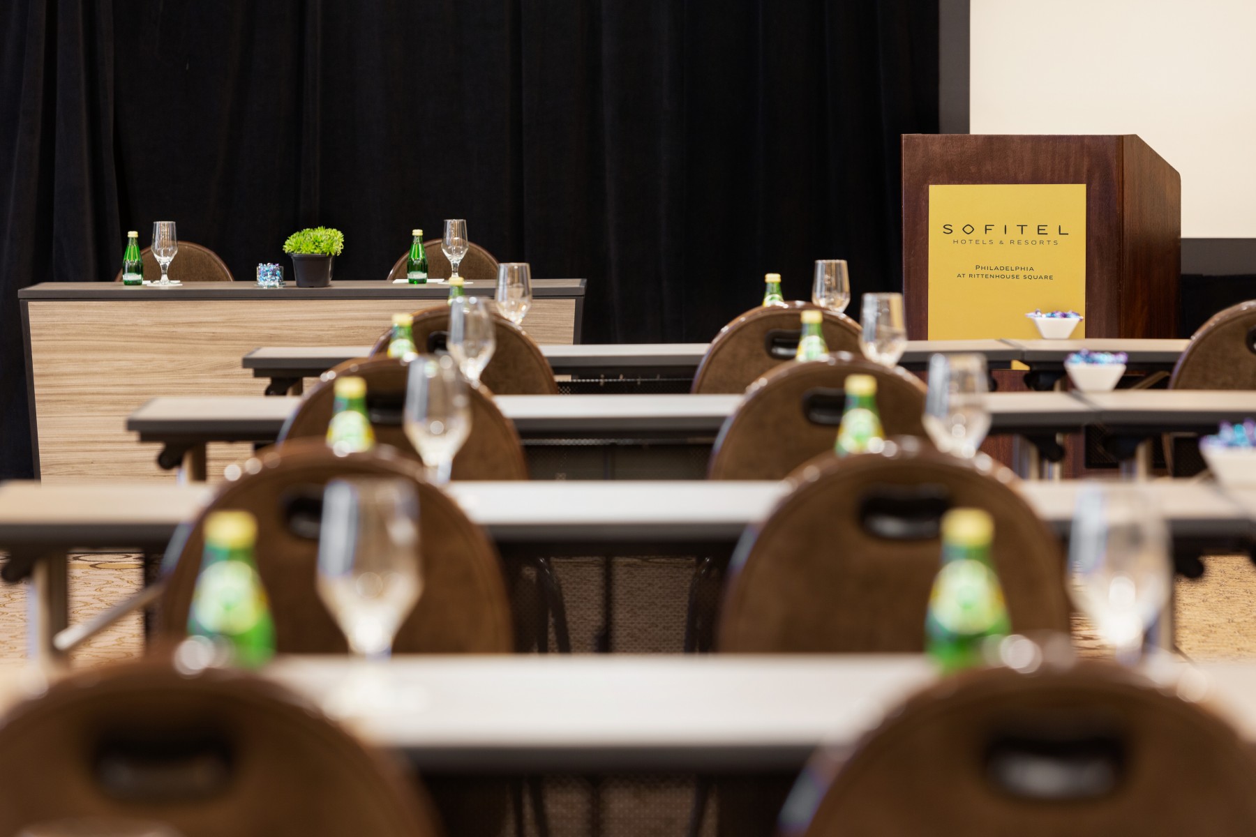 Sofitel-Philadelphia-Paris-Ballroom-Classroom-1388330.jpg