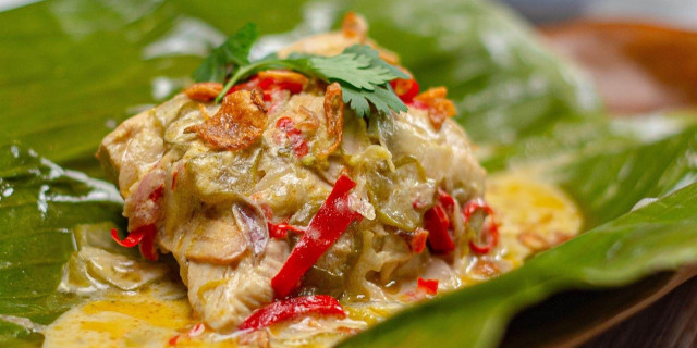 How to Make Garang Asem, a Spicy and Sour Chicken Soup from Java