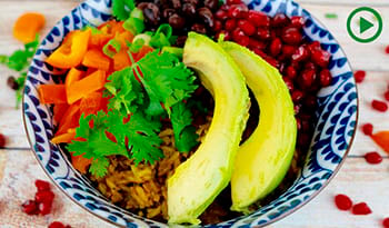 Tigela de Arroz de Cúrcuma e Feijão Preto