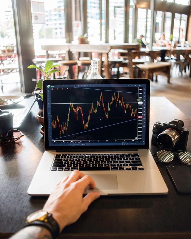 Gráfico de TradingView en @hellocolinmarshall de Instagram