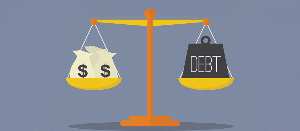 Money sacks on one side of the scale vs. a "Debt" weight on the other side. | © shutterstock.com