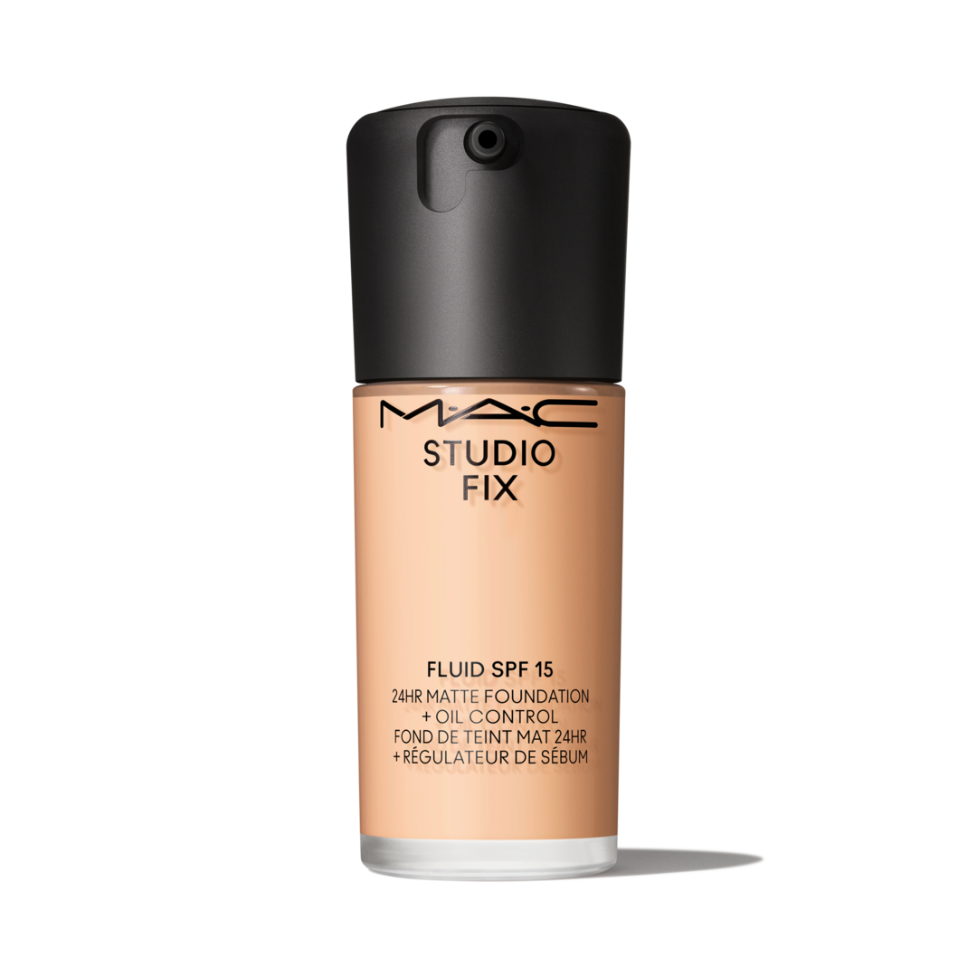 Studio Fix Fluid SPF 15 24HR Matte Foundation + Oil Control 