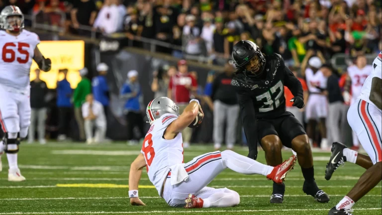 Heartbreak for Howard in Oregon's Dramatic 32-31 Win