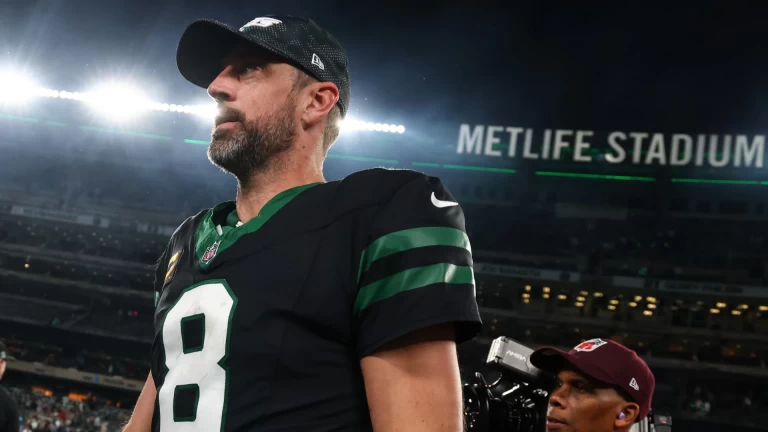 Jets QB Aaron Rodgers Raves About his Big Wide Receivers