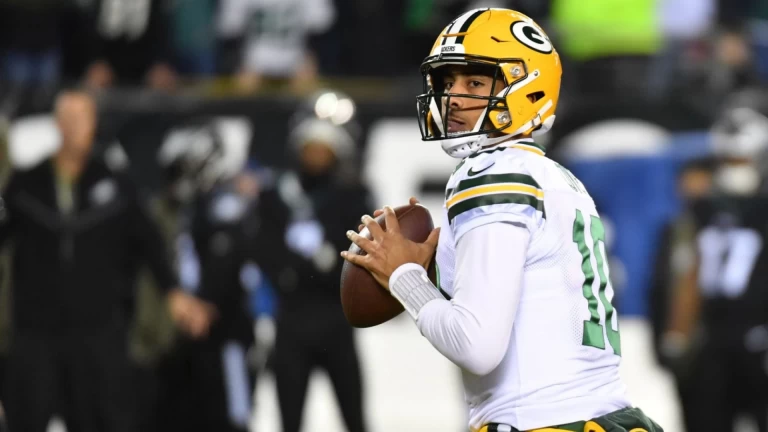 Packers QB Jordan Love Ends Scrum After Contract Question