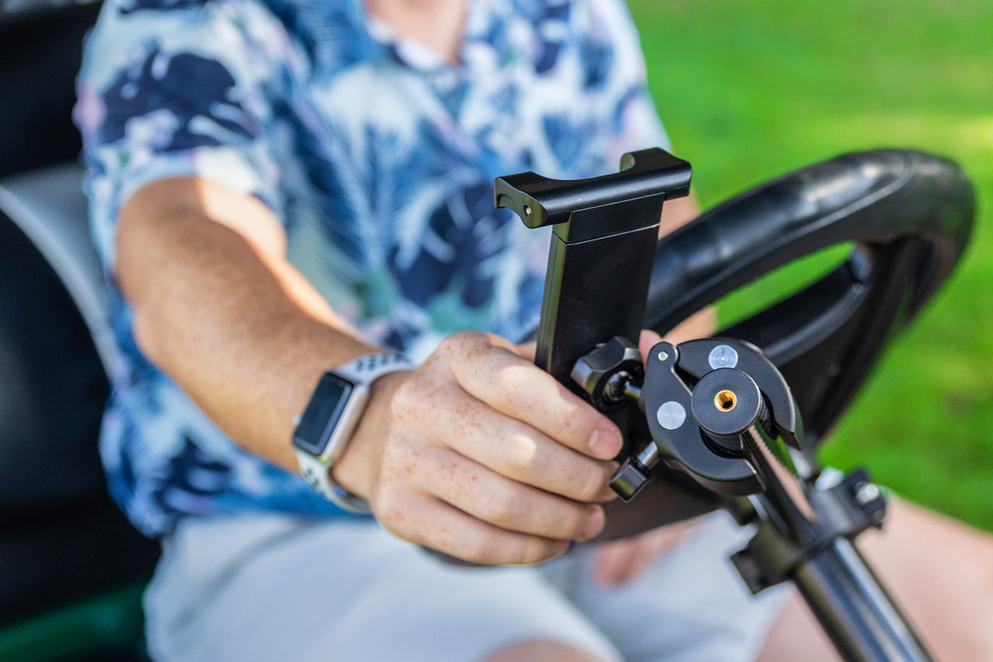 Shaft Caddy™ 2.0 | Golf Cart Phone & Tablet Holder with a Carbon Fiber Shaft