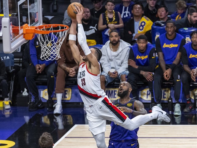 Toumani Camara dunks against Los Angeles on January 1, 2025