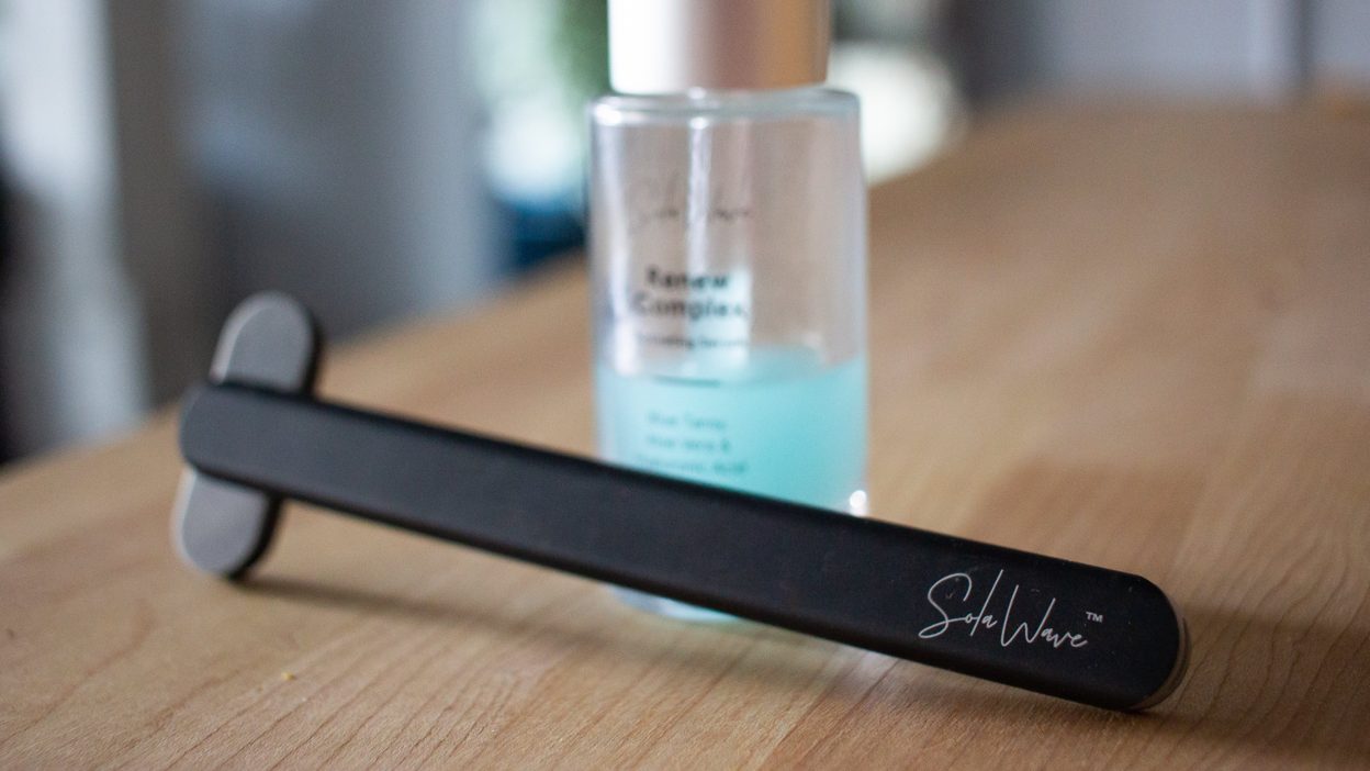 We Tried The Celeb-favorite Solawave Skincare Wand