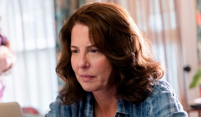 Robin Weigert on Tracker