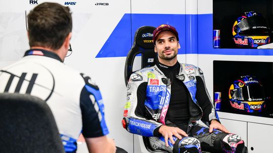 Leilão solidário do MotoGP: saiba quanto valeu o fato que Miguel Oliveira doou