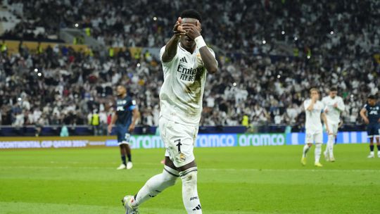 «Alguém deveria dizer a Vinícius Jr. que Cristiano Ronaldo já viveu isso antes»