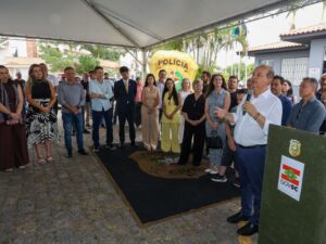 Governador Jorginho Mello entrega reforma e Sala Lilás da delegacia de Capivari de Baixo