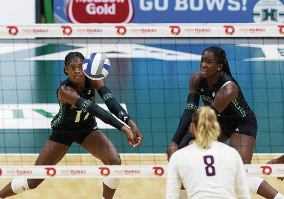 Wahine volleyball team closes out season-opening with victory over Texas State