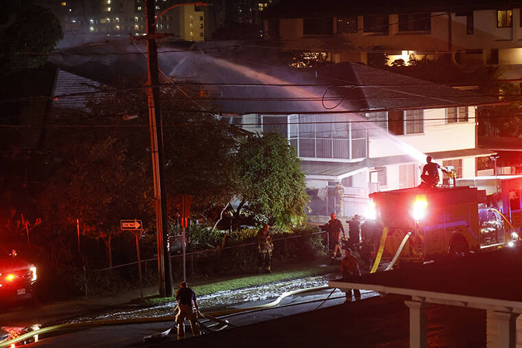 Honolulu firefighter dies; 5 people injured in McCully building fire